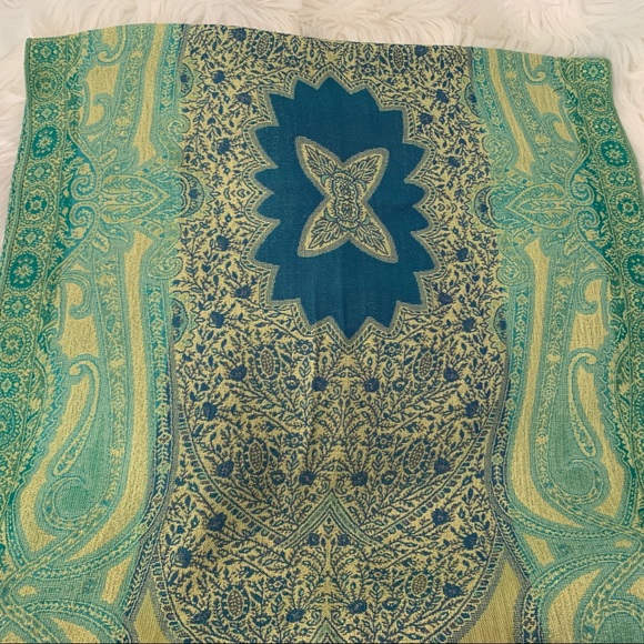 Scarf. Elegant and stylish. - Picture 6 of 8